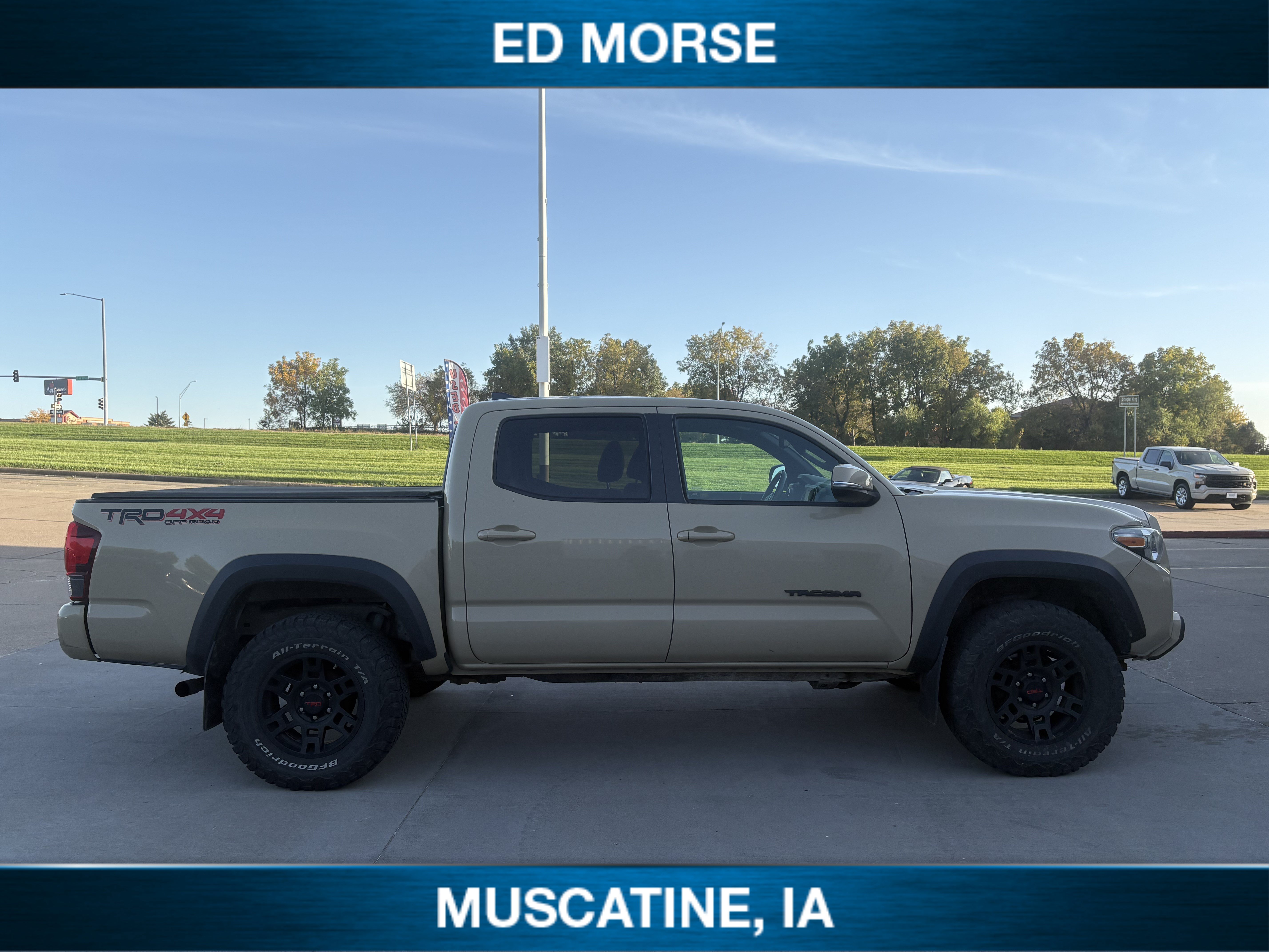 Used 2018 Toyota Tacoma TRD Off-Road AWD/4WD image 3