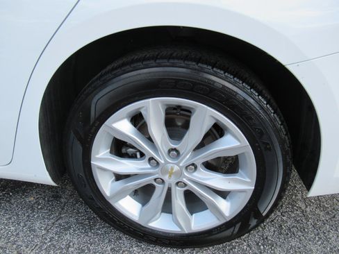 Used 2025 Chevrolet Malibu LT FWD image 9