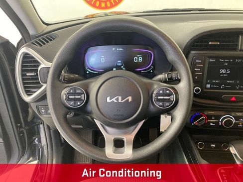 Used 2025 Kia Soul LX w/ LX Technology Package FWD image 7