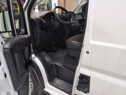 Used 2025 RAM ProMaster 2500 w/ Convenience Group FWD image 14