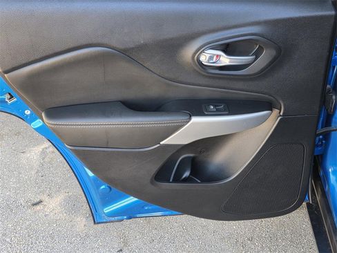 Used 2022 Jeep Cherokee Latitude w/ Sun & Sound Group image 31