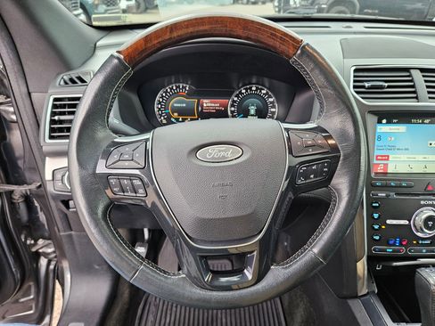 Used 2018 Ford Explorer Platinum image 19