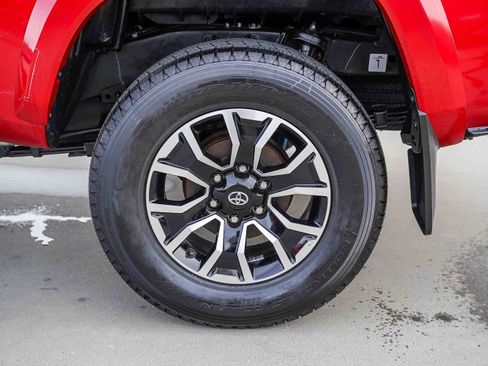 Certified 2022 Toyota Tacoma TRD Sport image 8