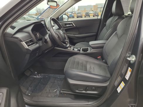 Used 2024 Mitsubishi Outlander SE image 19