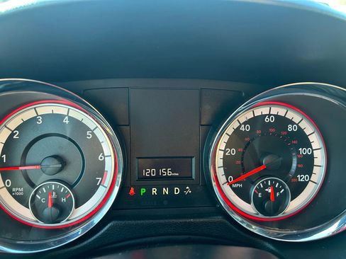 Used 2019 Dodge Grand Caravan SXT image 4