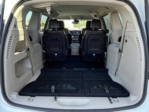 Used 2024 Chrysler Pacifica Touring-L FWD image 29