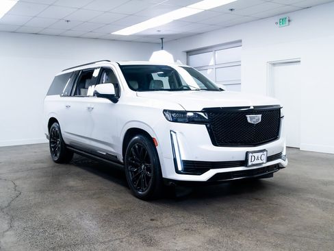 Used 2021 Cadillac Escalade ESV Sport Platinum w/ LPO, ONYX Package image 28