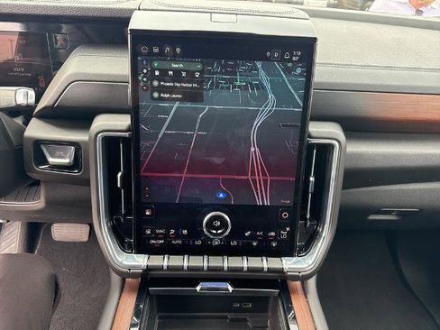 Used 2025 GMC Yukon XL Denali image 8