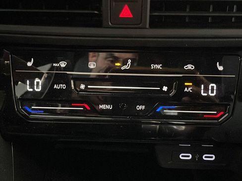 Used 2025 Volkswagen Jetta Sport FWD image 29