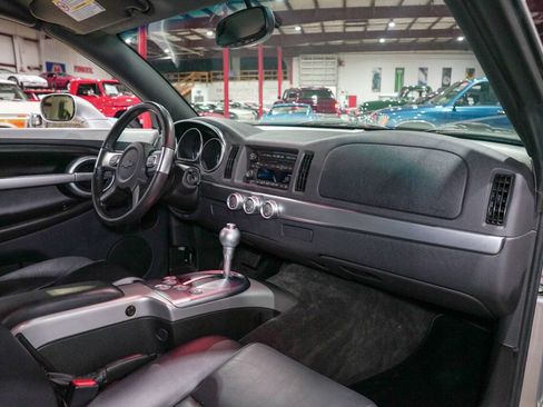 Used 2004 Chevrolet SSR w/ Preferred Equipment Group RWD image 38
