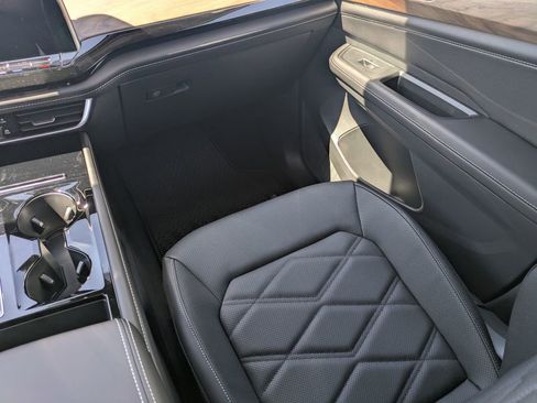 New 2026 Volkswagen Atlas SE FWD image 19