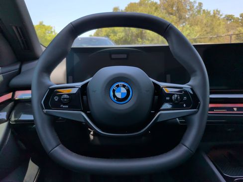 Used 2026 BMW i5 eDrive40 RWD image 23