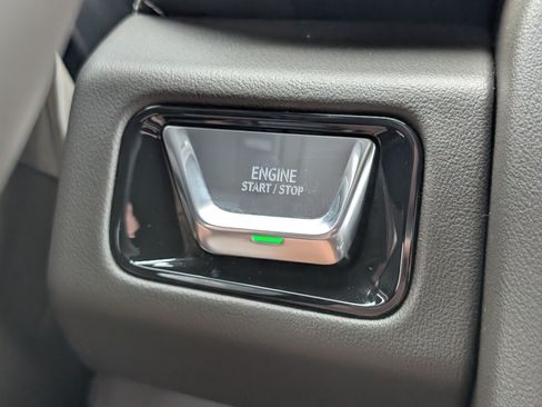 Used 2025 GMC Yukon XL Elevation w/ LPO, Illumination Package AWD/4WD image 19
