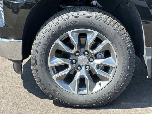 Used 2026 Chevrolet Silverado 1500 LT w/ Safety Package AWD/4WD image 8