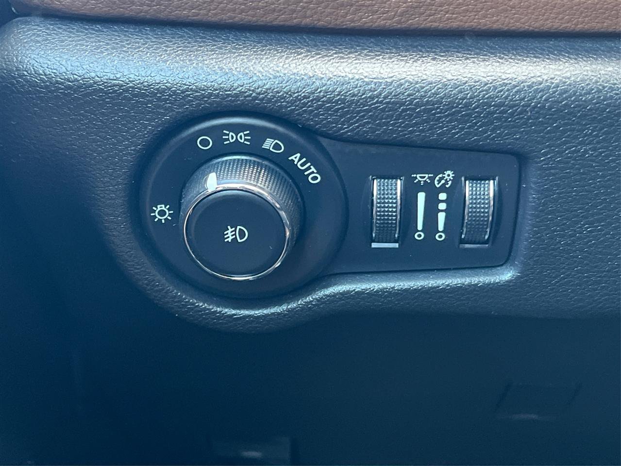Used 2018 Chrysler Pacifica Limited FWD image 29
