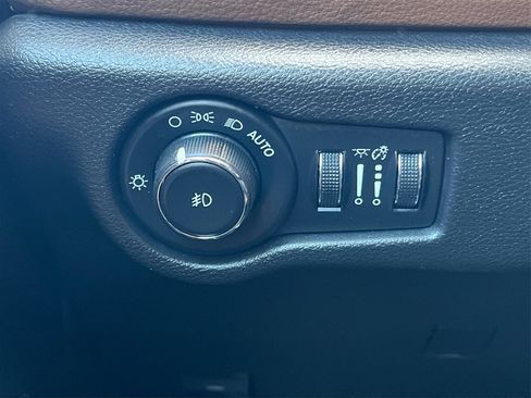 Used 2018 Chrysler Pacifica Limited image 29