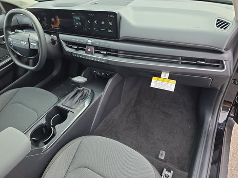 New 2025 Kia K4 LXS image 13