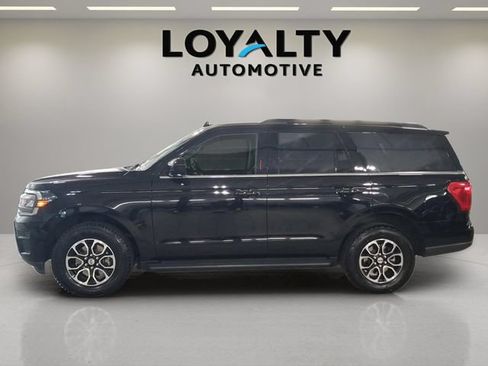 Used 2024 Ford Expedition XLT AWD/4WD image 2