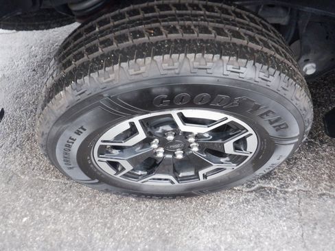 Used 2023 Ford F150 Lightning XLT image 10