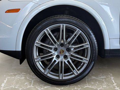 Used 2017 Porsche Cayenne Platinum Edition w/ Premium Package (PJV) AWD/4WD image 14