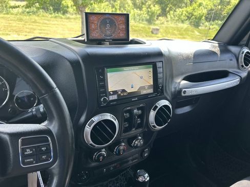 Used 2015 Jeep Wrangler Unlimited Rubicon AWD/4WD image 28