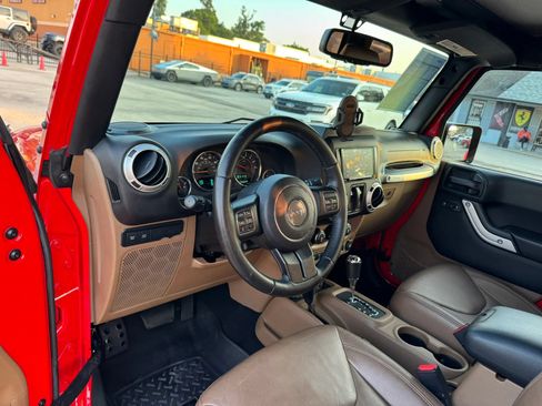 Used 2016 Jeep Wrangler Rubicon w/ Power Convenience Group AWD/4WD image 25