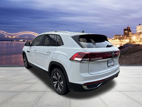 Used 2024 Volkswagen Atlas Cross Sport SE FWD image 3