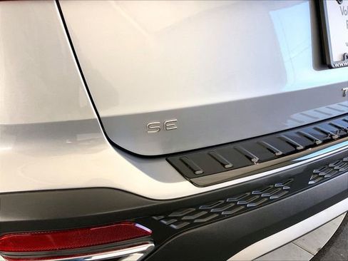 Certified 2024 Volkswagen Taos SE image 8