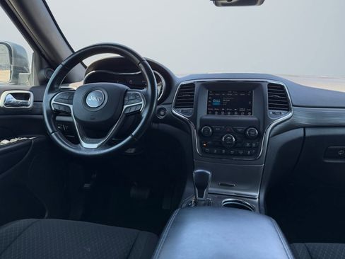 Used 2021 Jeep Grand Cherokee Laredo image 14