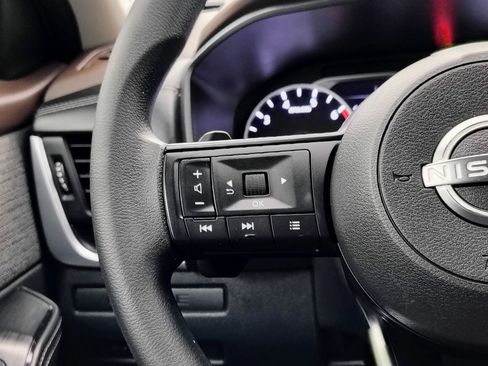 Used 2022 Nissan Rogue S image 35