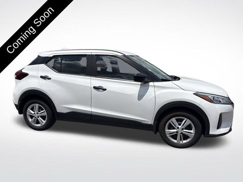 Used 2025 Nissan Kicks Play S FWD image 4