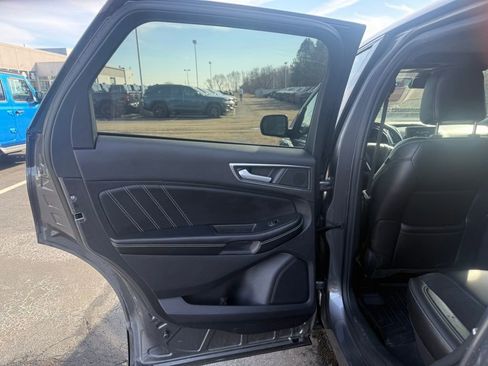 Used 2019 Ford Explorer Limited w/ Class III Trailer Tow Package image 32