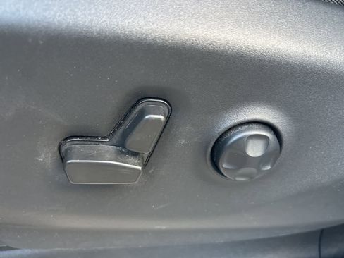 Used 2022 Chrysler Pacifica Touring-L image 33