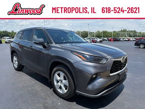 Used 2024 Toyota Highlander LE AWD/4WD image 7