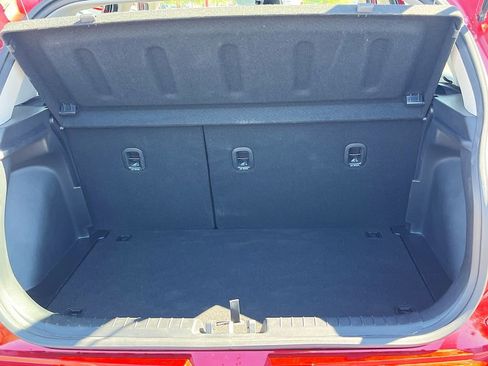 Used 2025 Hyundai Venue SEL image 25