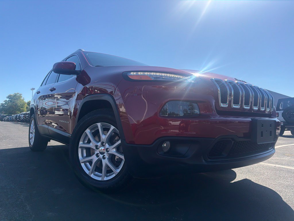 Used 2016 Jeep Cherokee Latitude w/ Cold Weather Group AWD/4WD image 51