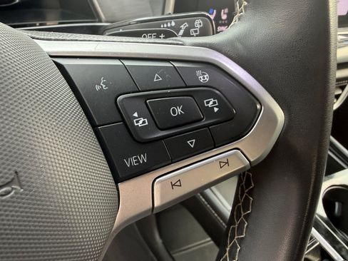 Used 2024 Volkswagen Atlas Cross Sport SE AWD/4WD image 17