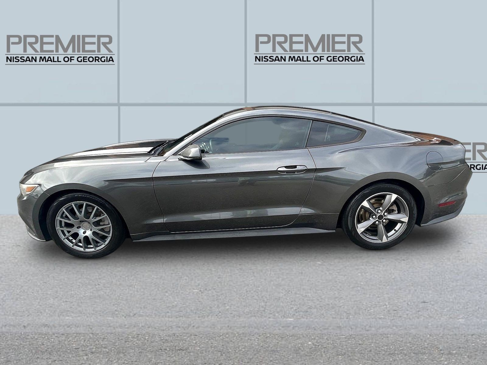 Used 2016 Ford Mustang Premium RWD image 4