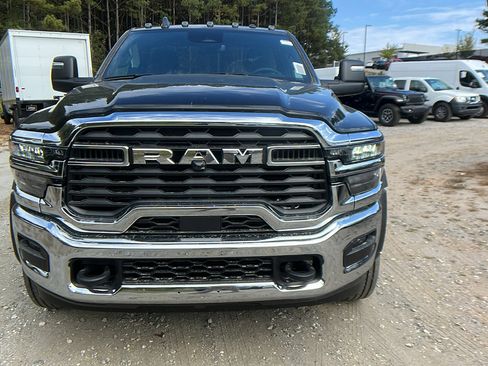 New 2025 RAM 5500 4x4 Regular Cab image 3