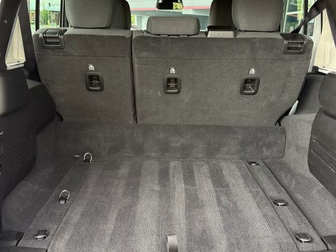 Used 2025 Jeep Wrangler Unlimited Sahara w/ Safety Group image 16