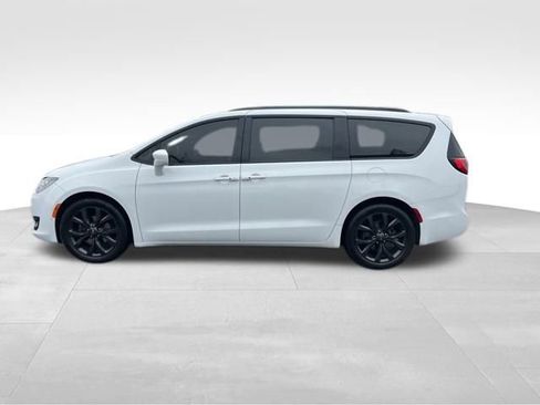 Used 2019 Chrysler Pacifica Touring-L image 4
