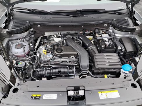 New 2025 Volkswagen Taos SE image 19