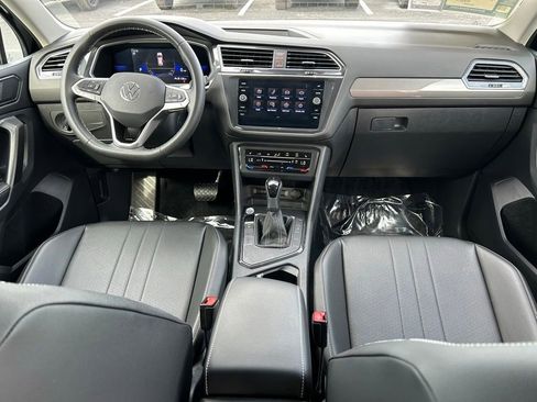 Used 2022 Volkswagen Tiguan SE FWD image 10