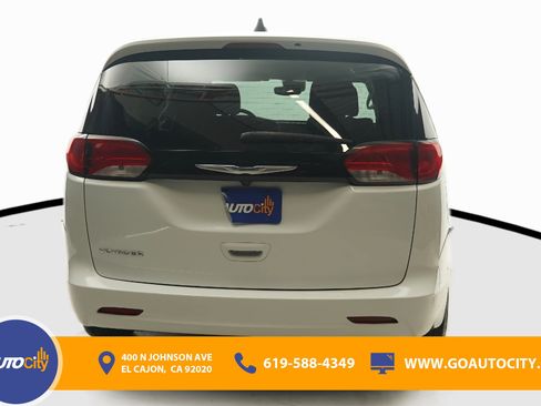 Used 2023 Chrysler Voyager LX image 12
