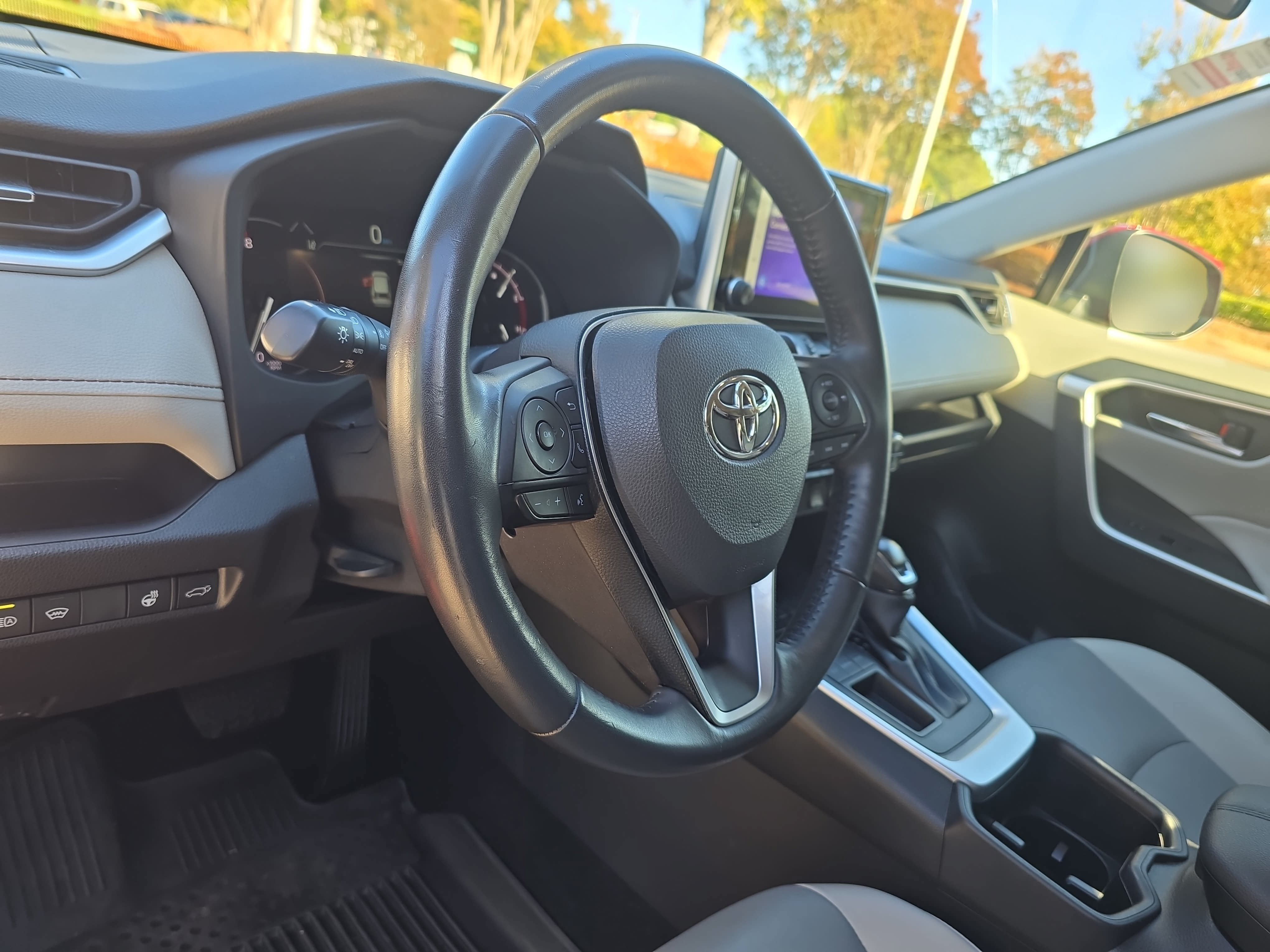 Used 2023 Toyota RAV4 XLE Premium FWD image 16