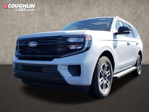 New 2026 Ford Expedition Active image 3