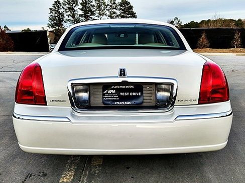 Used 2006 Lincoln Town Car Signature Limited image 8