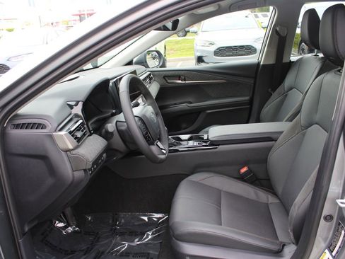 Used 2026 Toyota Camry XLE AWD/4WD image 11