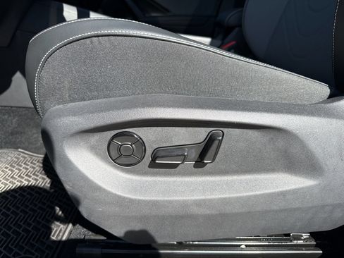 Certified 2026 Volkswagen Tiguan SE R-Line FWD image 15