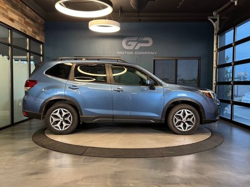 Used 2020 Subaru Forester Premium AWD/4WD image 2